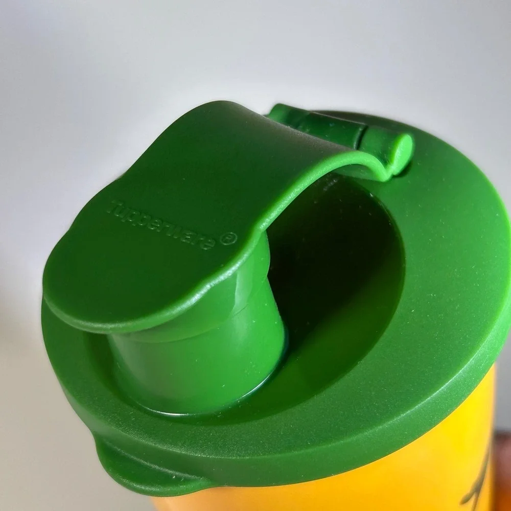 Tupperware Aquaman Snack Cup & Tumbler 16oz Yellow Green Flip Top Lid Kids Adult